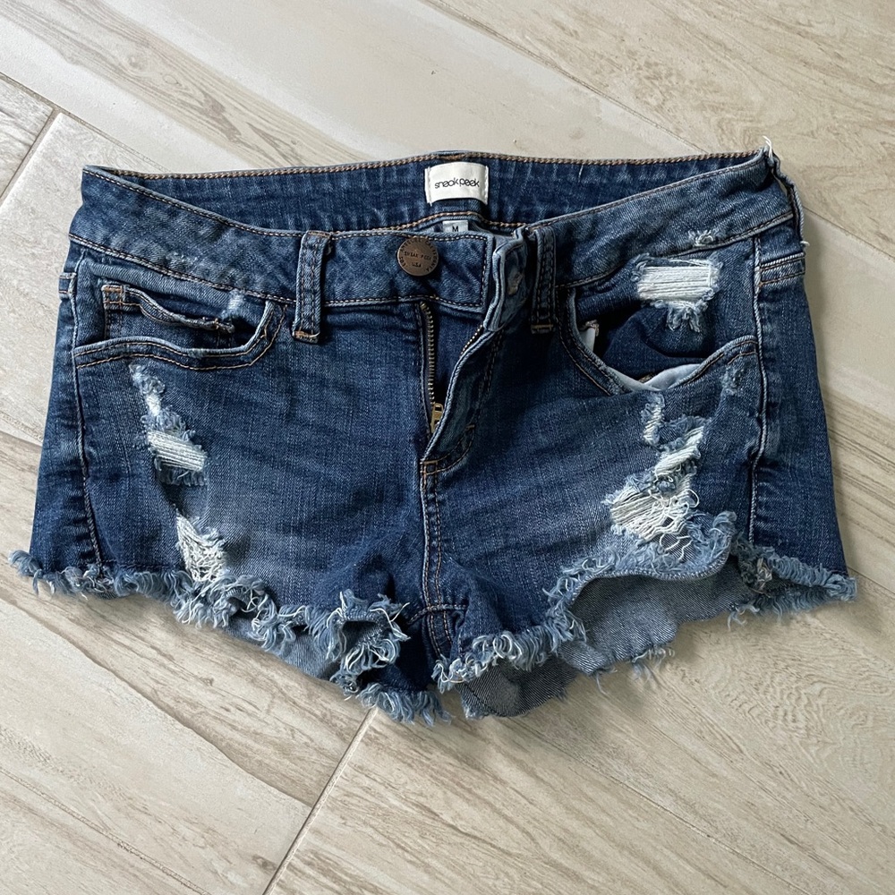 Sneak Peek brand. Size M.